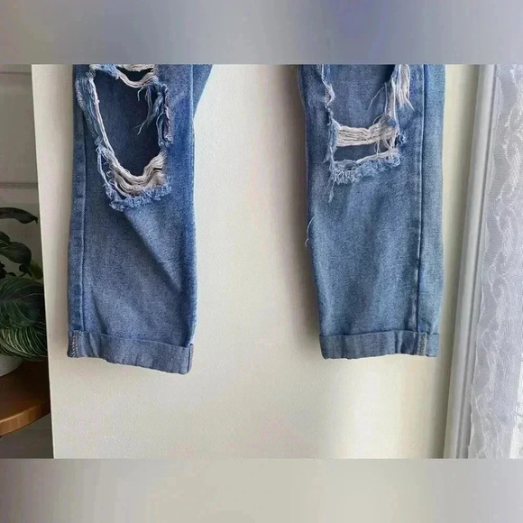 Nasty Gal Very Distressed High Rise Cropped Mom Jeans Medium Wash Size 12 - Picture 4 of 8